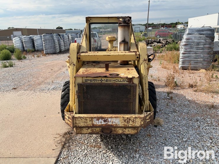 new-holland-l779-image-6