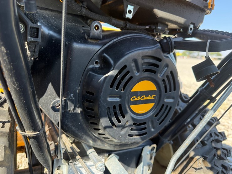 #16-•-cub-cadet-zx-30"-snow-blower-1i039b40077-inv#4519-image-9