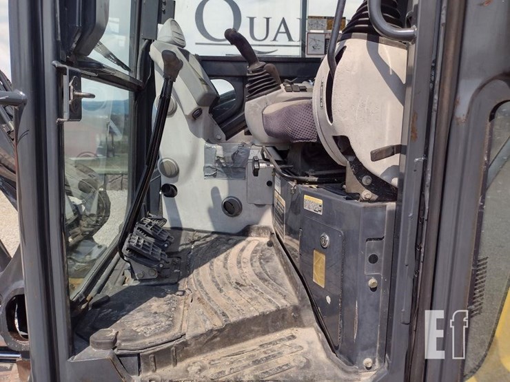 2014-deere-35g-image-11