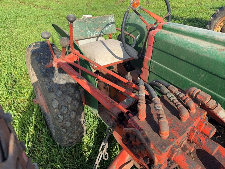 john-deere-320-image-21