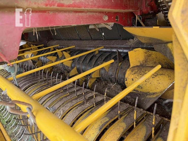 2015-new-holland-roll-belt-560-image-9