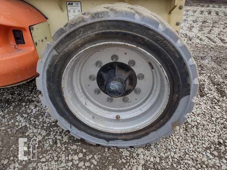 2010-jlg-4069le-image-18