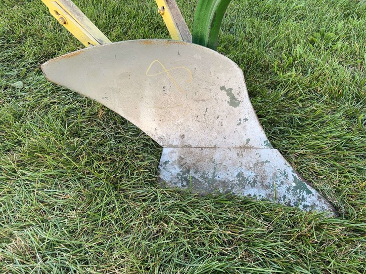 john-deere-12-image-10