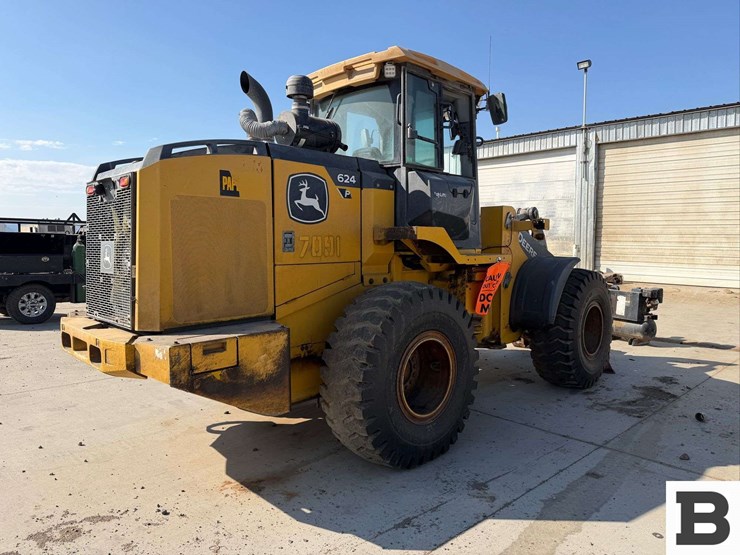 john-deere-624-image-3