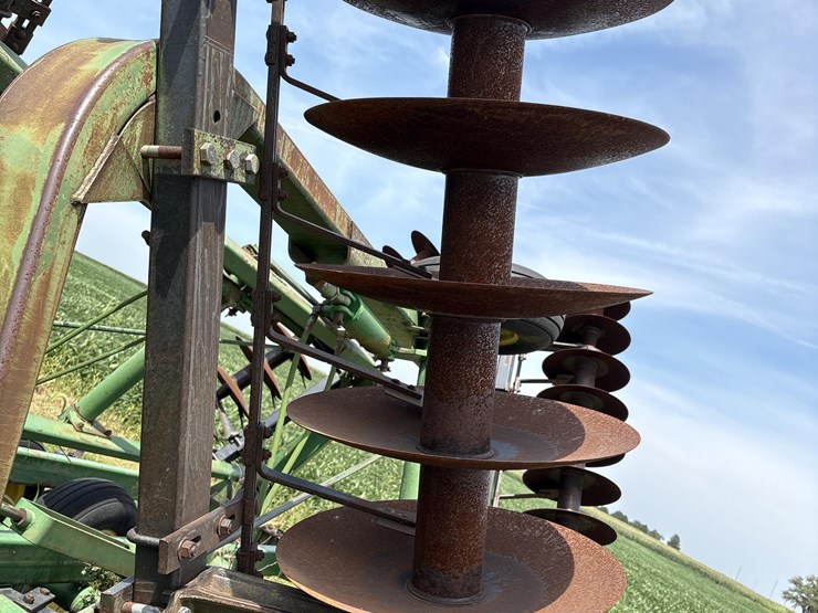 john-deere-235-image-19