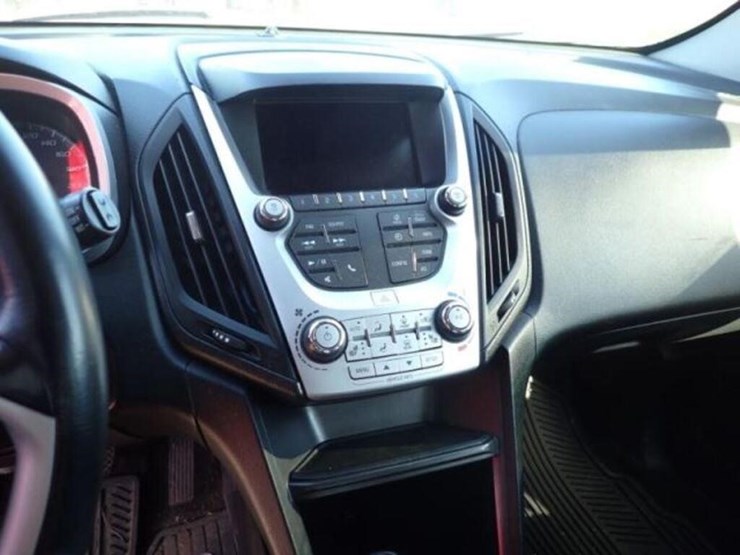 2017-chevrolet-equinox-image-11