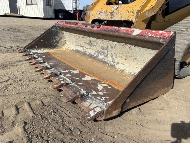 2021-caterpillar-299d3-image-11