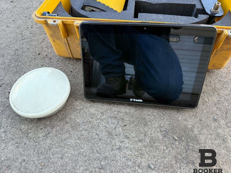 trimble-tmx-2050-monitor,-gnss-receivers-&-base-station-kit-image-8