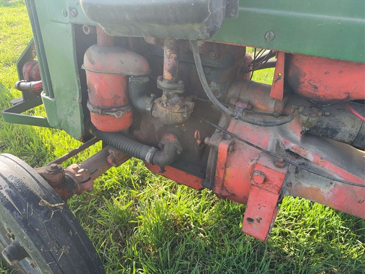 john-deere-320-image-12