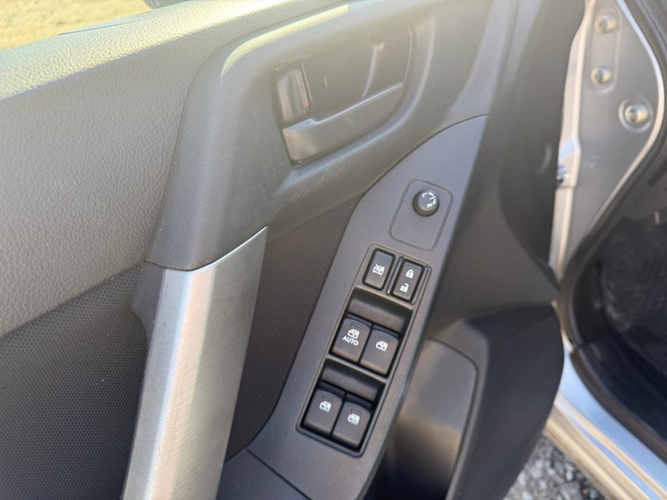 2015-subaru-forester-image-36