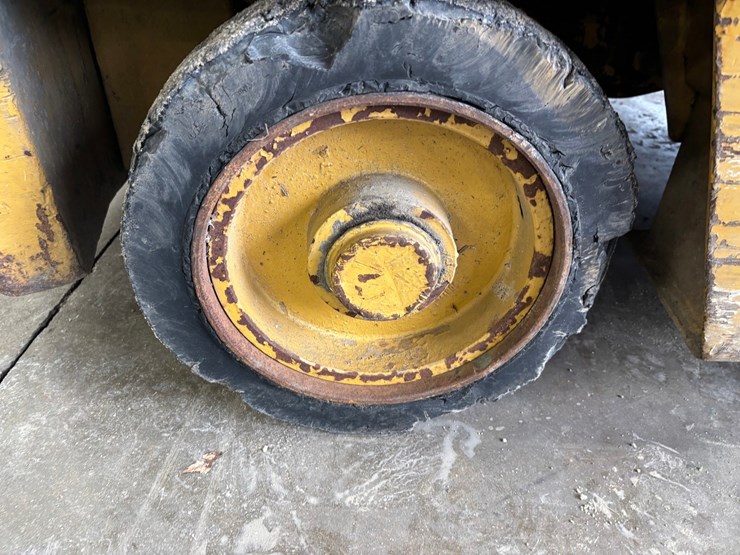 caterpillar-t50d-image-60