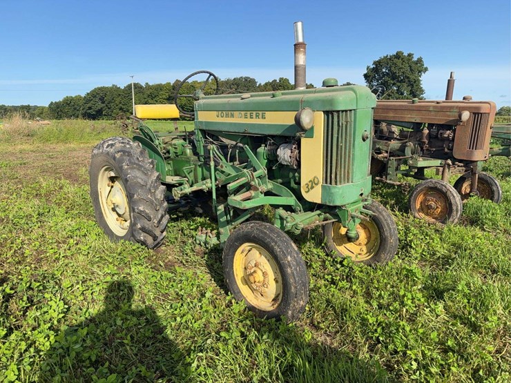 john-deere-320-image-2