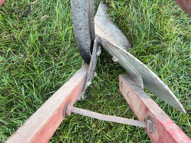 8”-walking-plow-image-14