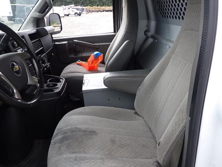 2016-utility-van-image-30