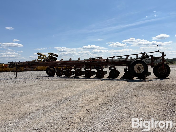 international-710-image-2