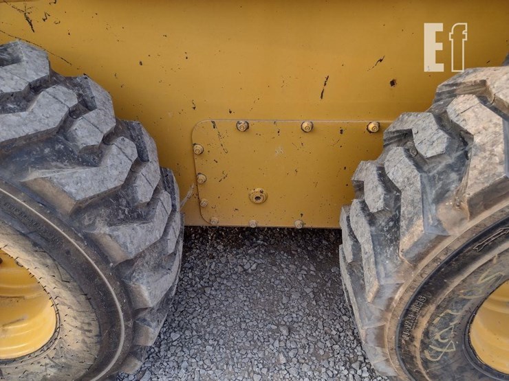 2019-deere-332g-image-22