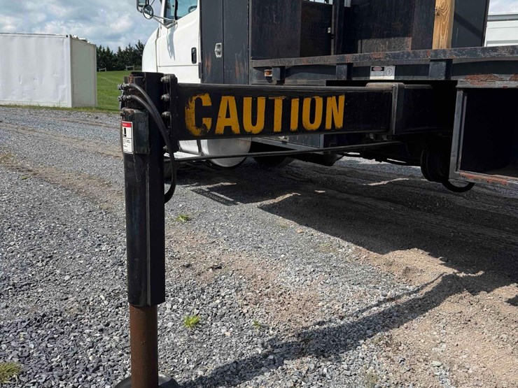 2000-freightliner-fl112-image-7
