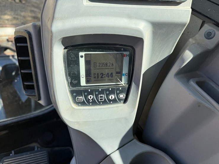 2014-kubota-kx080-4-image-19