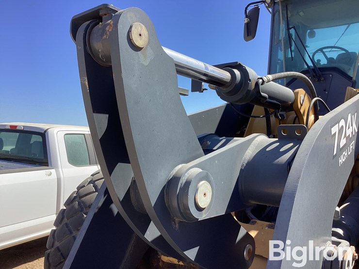 2012-deere-724k-image-15