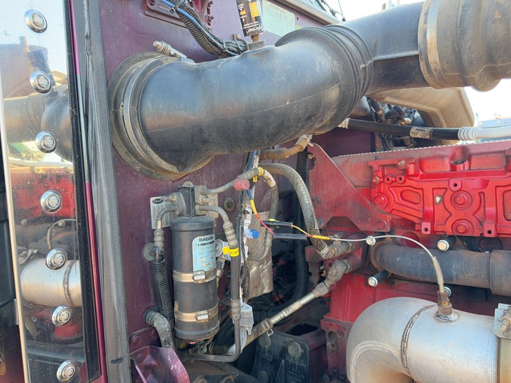 2022-peterbilt-389-image-31