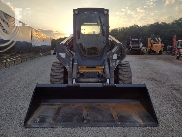 2019-deere-332g-image-2
