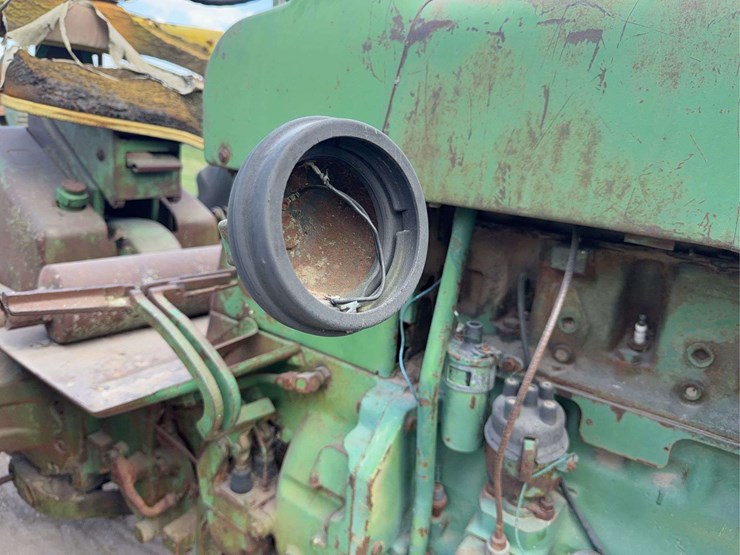 john-deere-3010-image-37