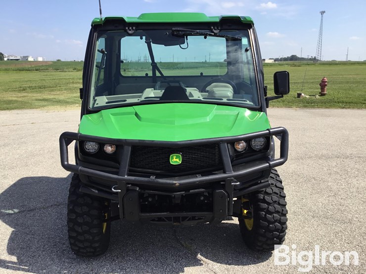 2019-john-deere-gator-image-2