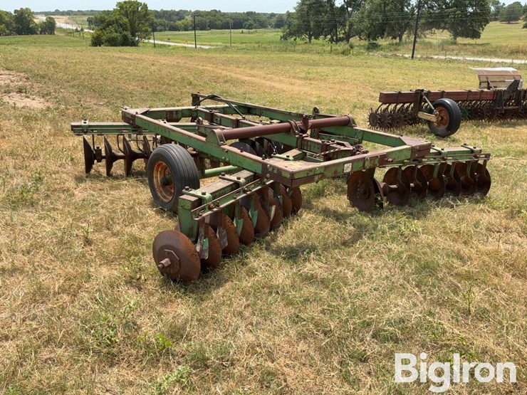 john-deere-12-image-7