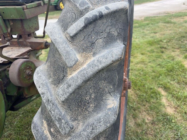john-deere-b-image-15
