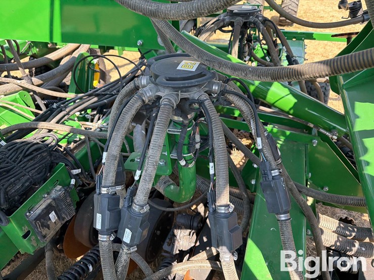2019-john-deere-1890-image-12