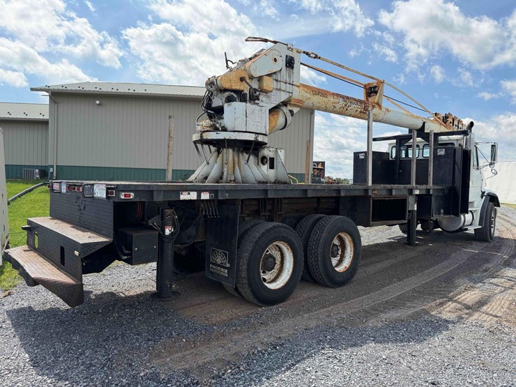 2000-freightliner-fl112-image-4