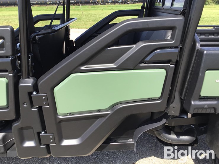 2025-john-deere-gator-image-14