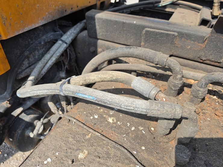 2005-freightliner-m2-106-image-99
