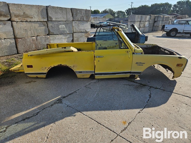 1970-chevrolet-k5-image-4