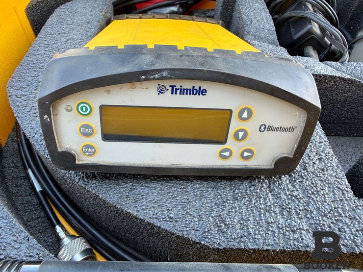trimble-tmx-2050-monitor,-gnss-receivers-&-base-station-kit-image-3