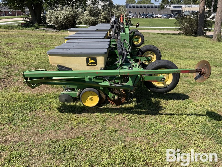 john-deere-7300-image-8