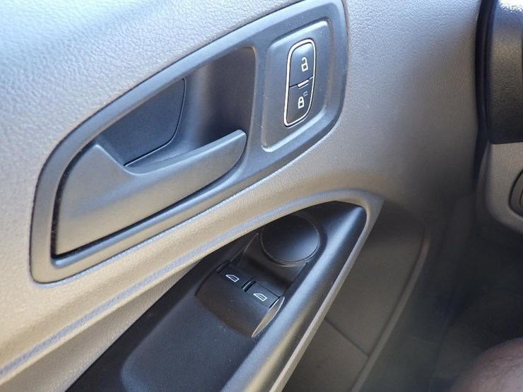 2019-utility-van-image-25