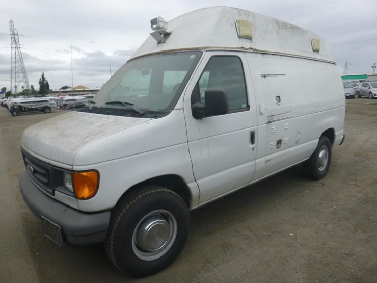 2003-ford-econoline-350-image-1