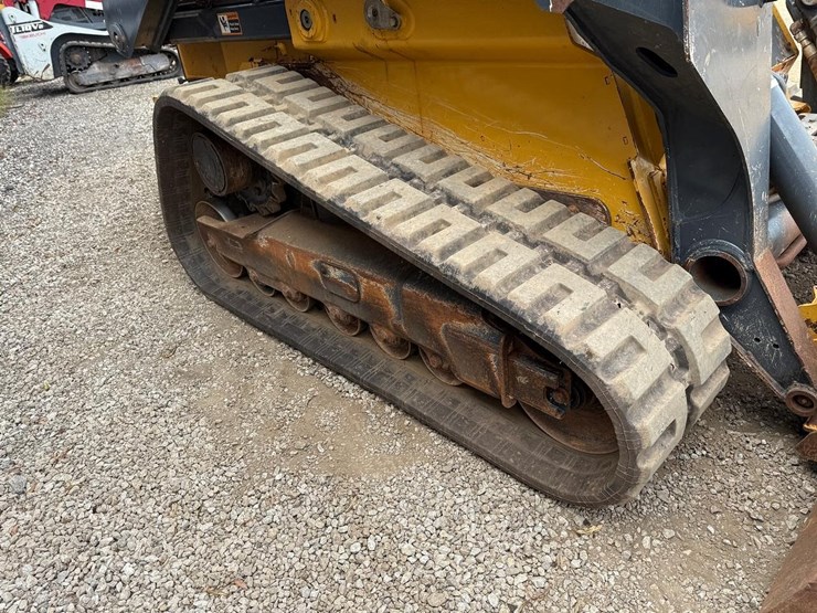 2020-deere-333g-image-13