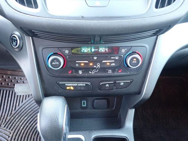 2019-ford-escape-image-17