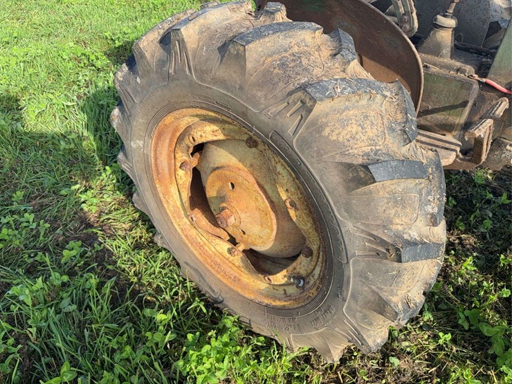 john-deere-330-image-12