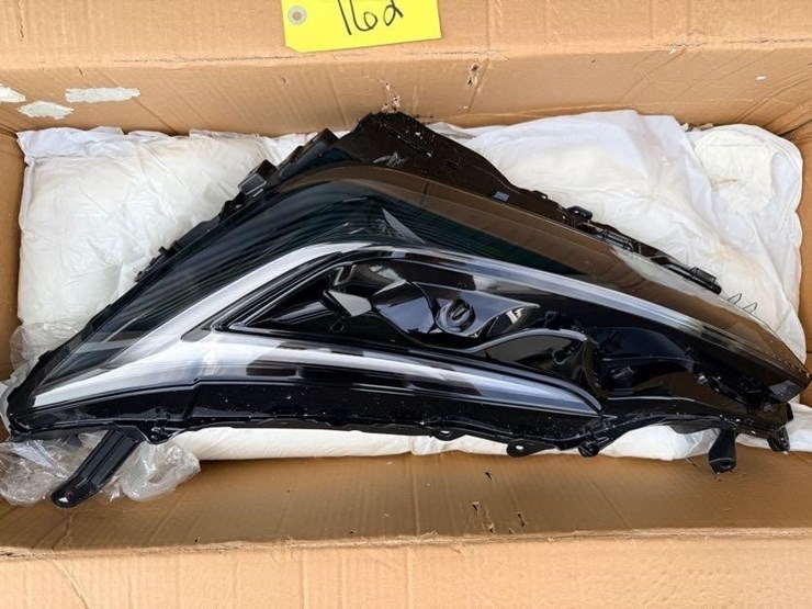 toyota-prius-headlight-image-2