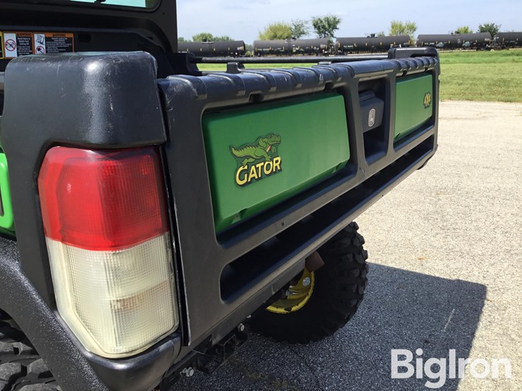 2019-john-deere-gator-image-15