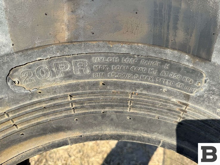 tiber-20.5-25-tire-image-7