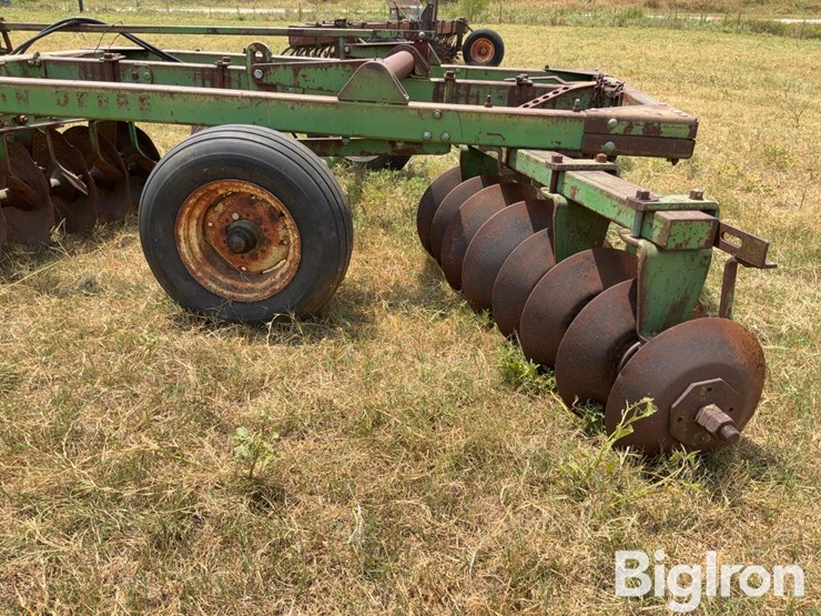 john-deere-12-image-16
