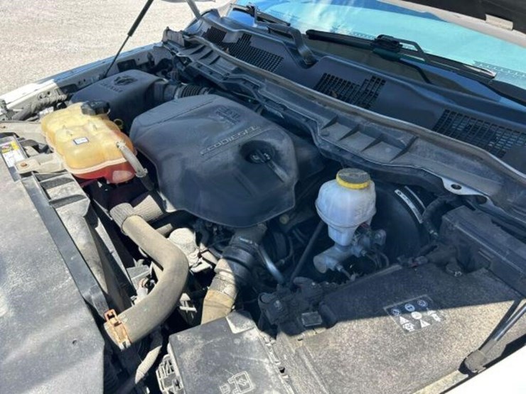 2019-ram-1500-slt-image-26