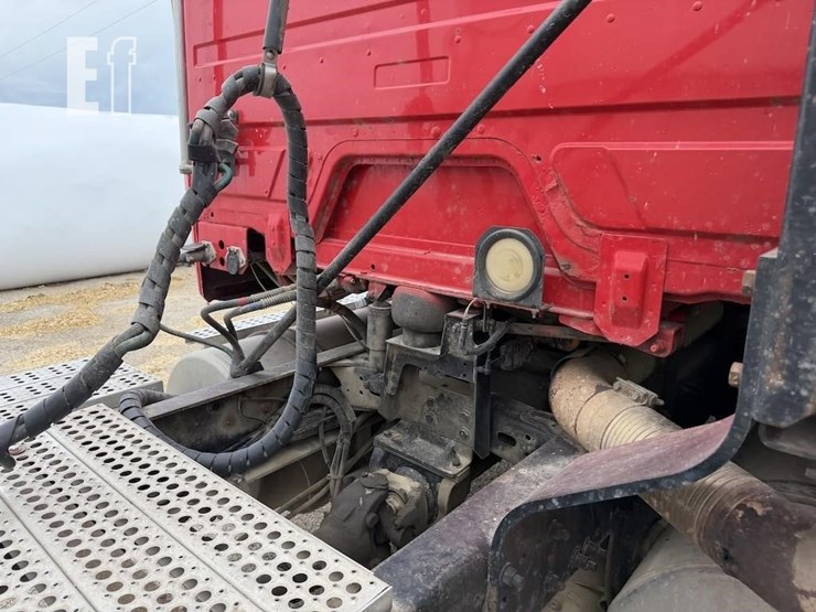 2000-freightliner-fl112-image-6