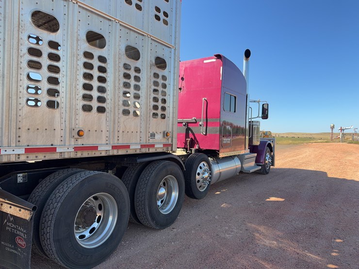 2022-peterbilt-389-image-5