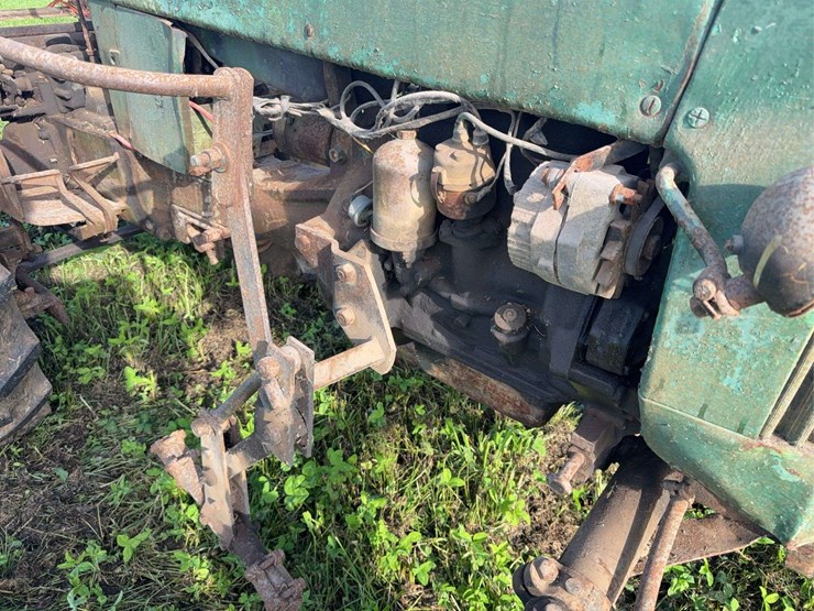 john-deere-330-image-9