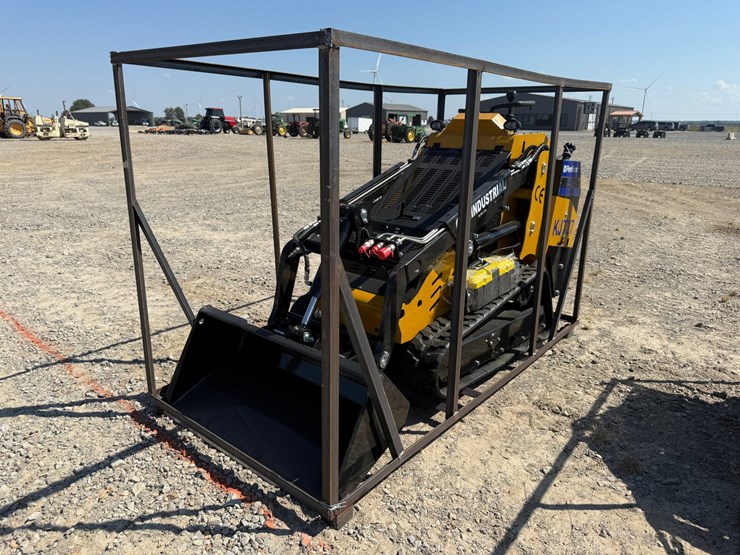 #76-•-unused-2026-cfg-kjt27-stand-on-skid-steer-loader-kjt272026m0622193-inv#4561-image-1